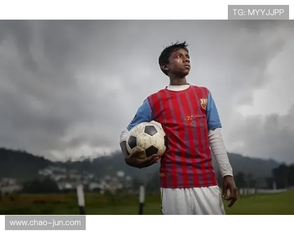 追逐足球梦想的少年男孩与海外明星的故事